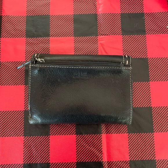Black Fossil Wallet - Picture 2 of 8